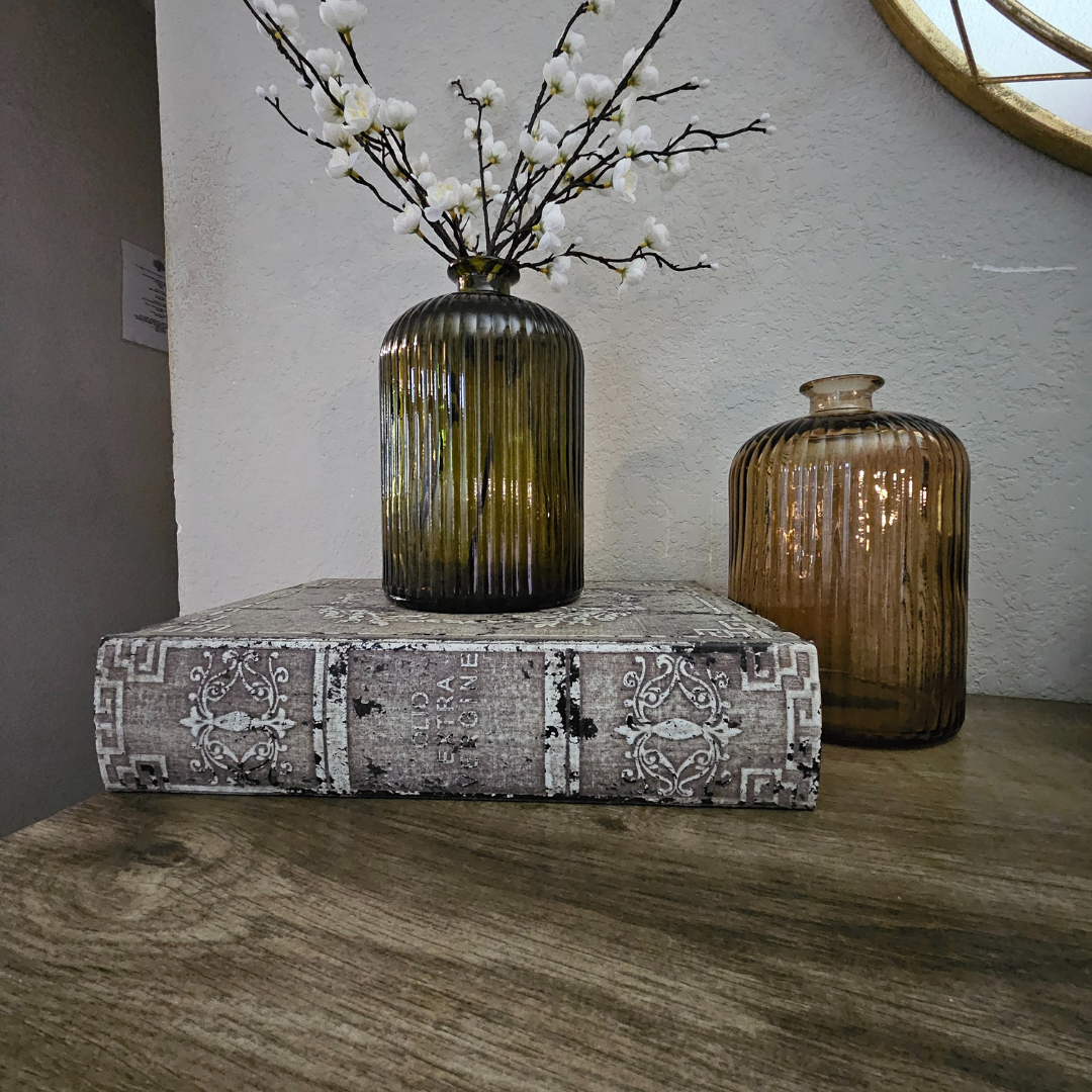 Hunter-Green Ribbed Glass Vase – 5.91" W × 5.91" L × 9.05" H – Light-Reflecting Statement Accent | Modern Home Decor - AllureAbode Décor 