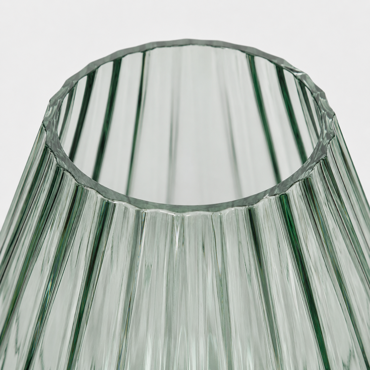 Exquisite Diamond-Cut Glass Vase with Green Luster – Perfect for Sophisticated Home Décor - AllureAbode Décor 